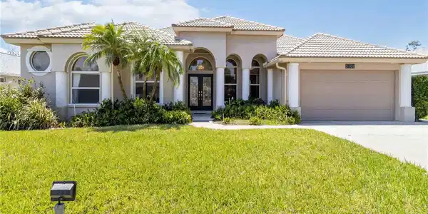 201 BAYSIDE COURT