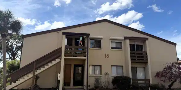 18 QUAILS RUN BOULEVARD