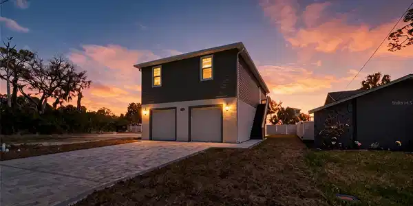 5050 OAK LEAF LANE