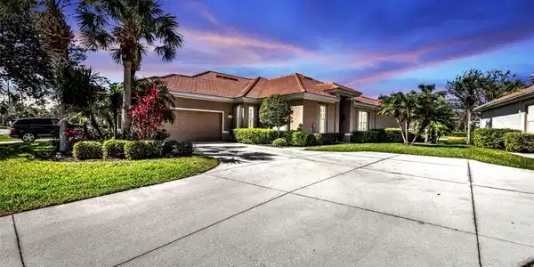 2676 WAX MYRTLE COURT