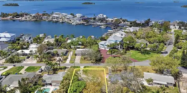 216 SHORE DRIVE