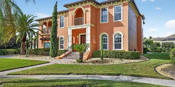 5910 LA ROSA LANE