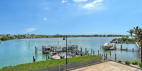 516 TAMIAMI TRAIL S