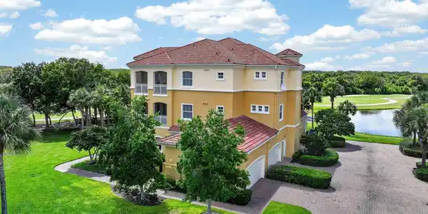 35 CASA BELLA CIRCLE