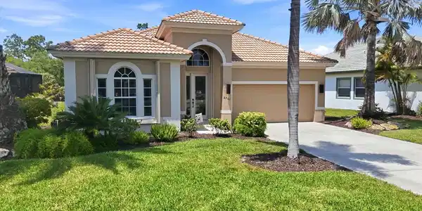 2761 SAWGRASS COURT