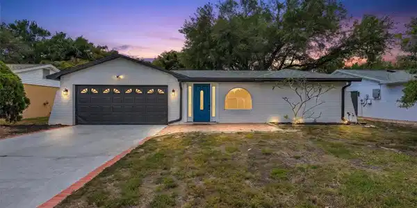2115 GLEN DRIVE