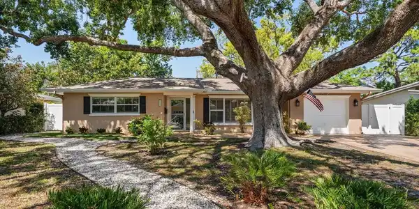 1702 MEREDITH LANE