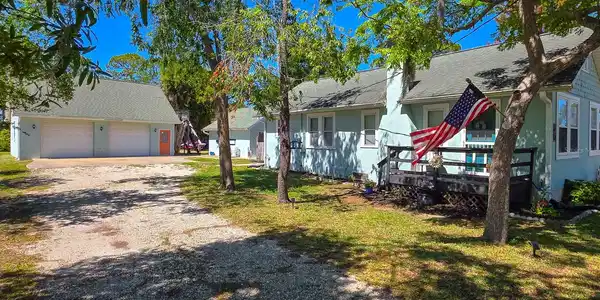 121 E PALM WAY