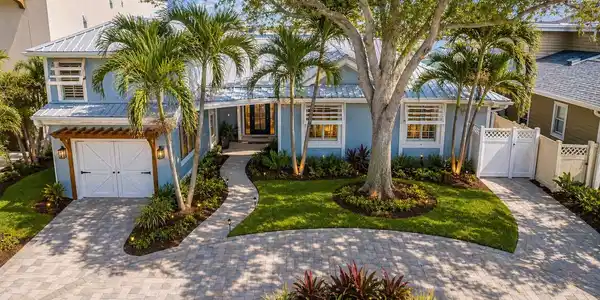 845 BAY ESPLANADE