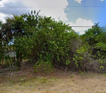 690 LOMOND DRIVE