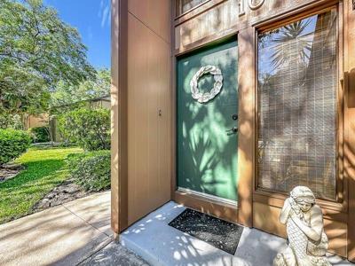 10 OAKMONT COURT