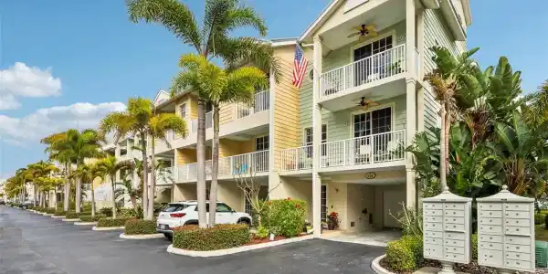 533 BAHIA BEACH BOULEVARD