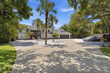 765 SIESTA KEY CIRCLE