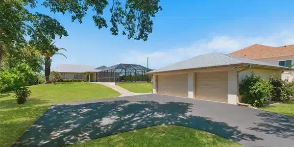 880 LEMON BAY DRIVE
