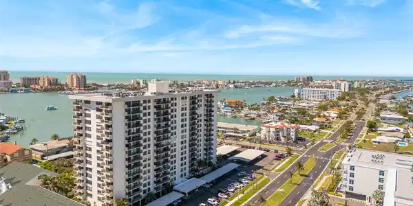 400 ISLAND WAY