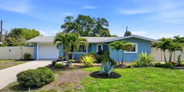 2486 BREAKWATER CIRCLE