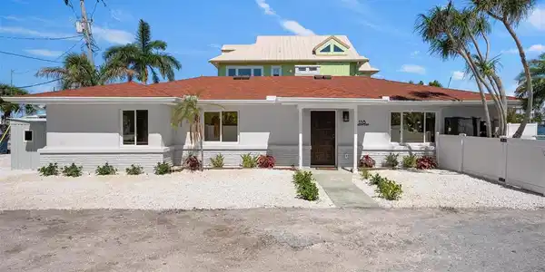118 9TH STREET N