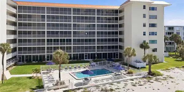 1150 TARPON CENTER DRIVE