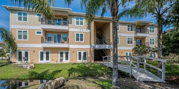 5064 ROYAL PALMS WAY