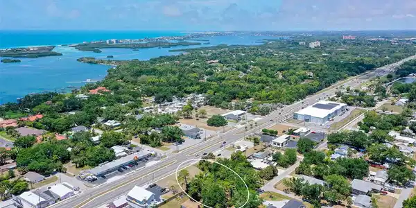 168 N TAMIAMI TRAIL