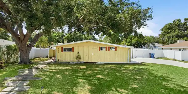 616 SAINT ANDREWS DRIVE
