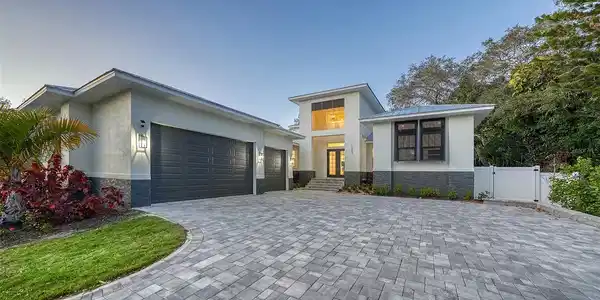 1537 SIESTA DRIVE