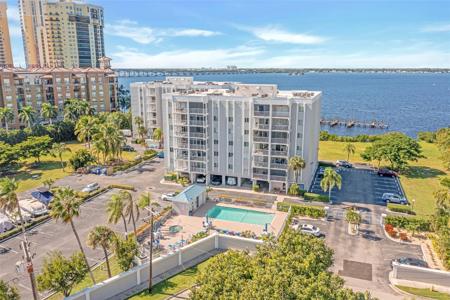 2875 PALM BEACH BOULEVARD
