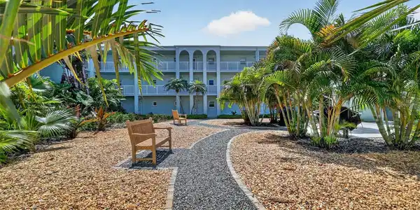1706 BELLEAIR FOREST DRIVE