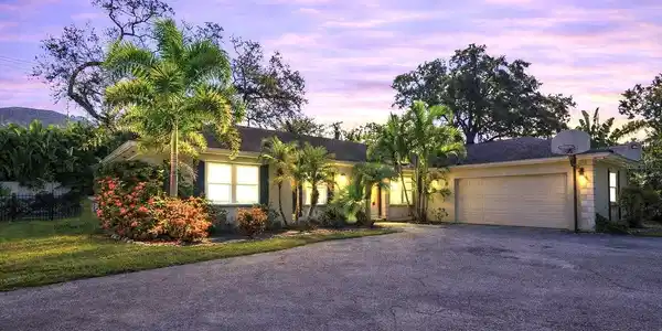 810 S WEST SHORE BOULEVARD