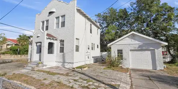 216 EARL STREET