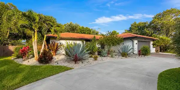 392 W ROSSETTI DRIVE