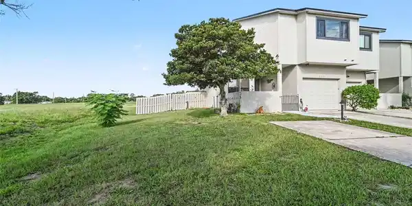 2289 HERITAGE DRIVE