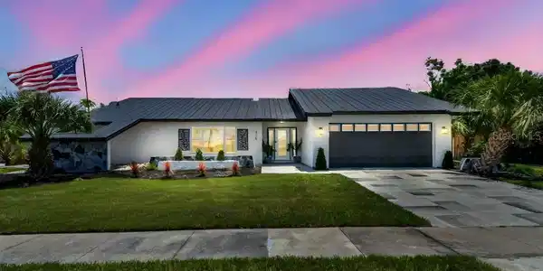 325 GLADSTONE BOULEVARD