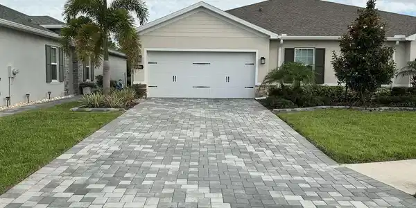 1982 W PALMS DRIVE