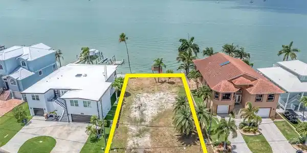 852 BAY POINT DRIVE