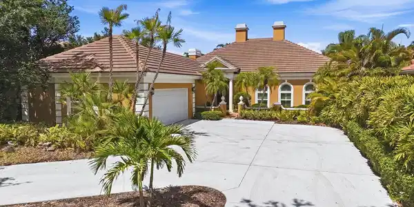 84 CAYMAN ISLES BOULEVARD