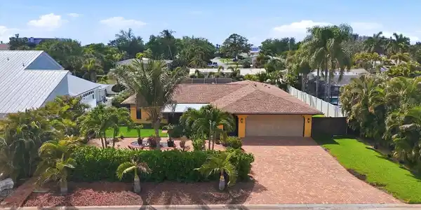 440 W GATE DRIVE