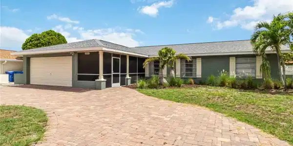 1004 SPINDLE PALM WAY