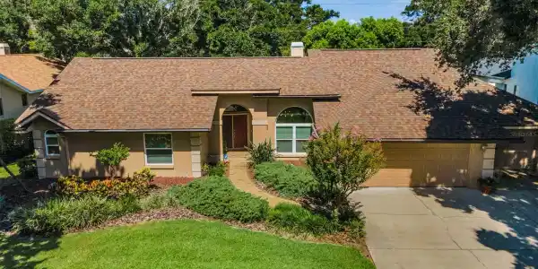 9904 OAKS LANE