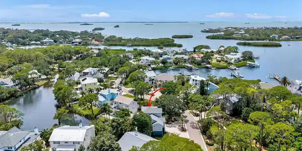 760 SOUNDVIEW DRIVE