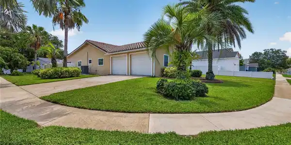 4831 BLUE JAY CIRCLE