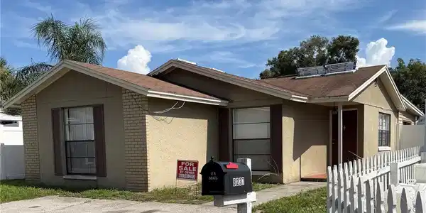 8237 RAVENCROFT DRIVE