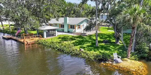 6086 ISLAND DRIVE