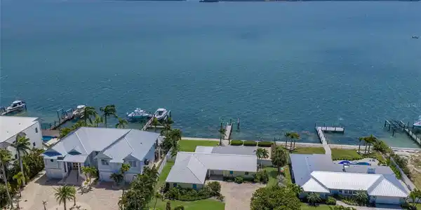 633 KEY ROYALE DRIVE