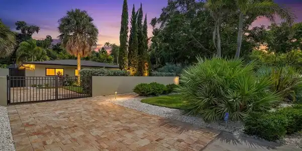 418 SAPPHIRE DRIVE