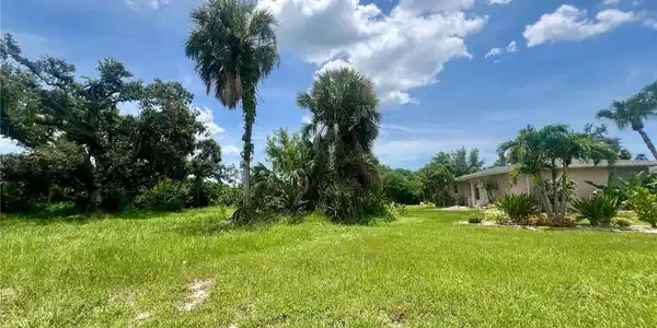 25 OAKLAND HILLS PLACE