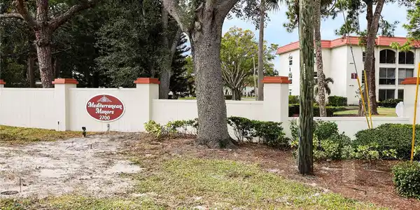 2700 BAYSHORE BOULEVARD