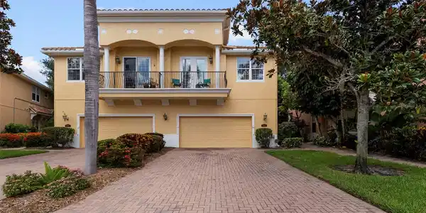 185 BANYAN BAY DRIVE
