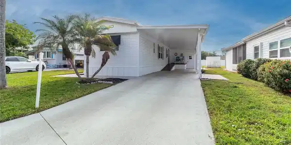 214 LEISURE WAY