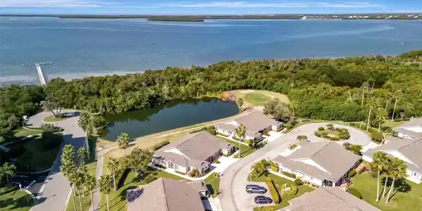 2905 CAPTAINS COURT